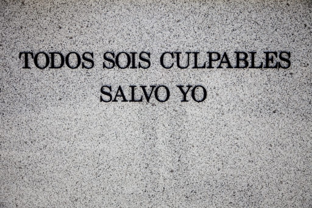 Todos sois culpables salvo yo (2007). Memorial al terrorista suicida.